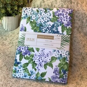 House & Garden Hydrangea Floral Tablecloth Rectangle 60x84”NWT